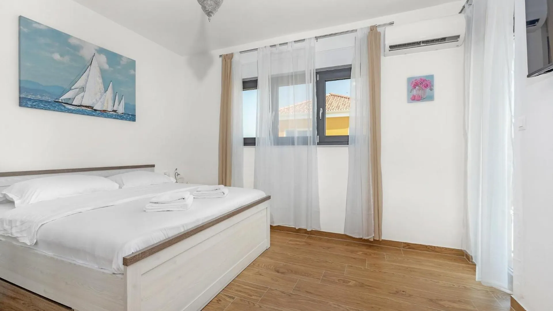 Enchanting Villa West With Pool And Jacuzzi Krnica
