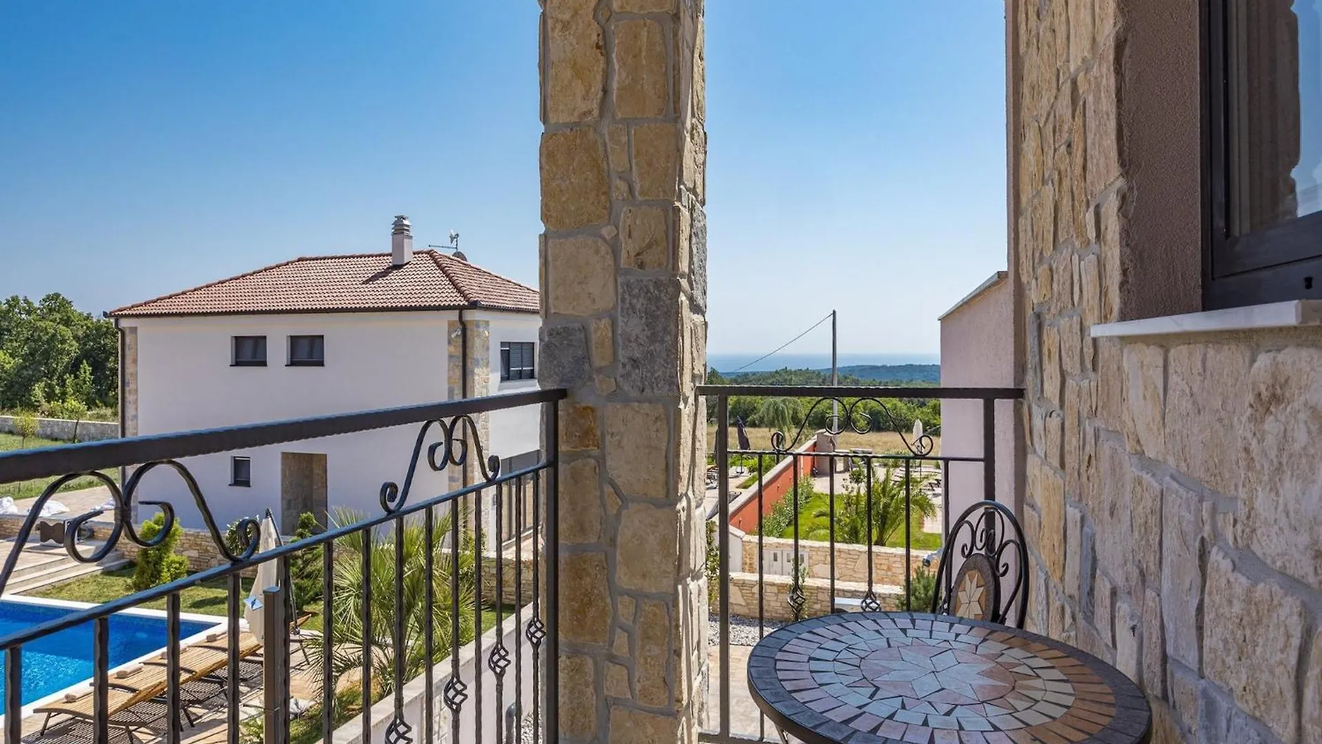 Enchanting Villa West With Pool And Jacuzzi Krnica