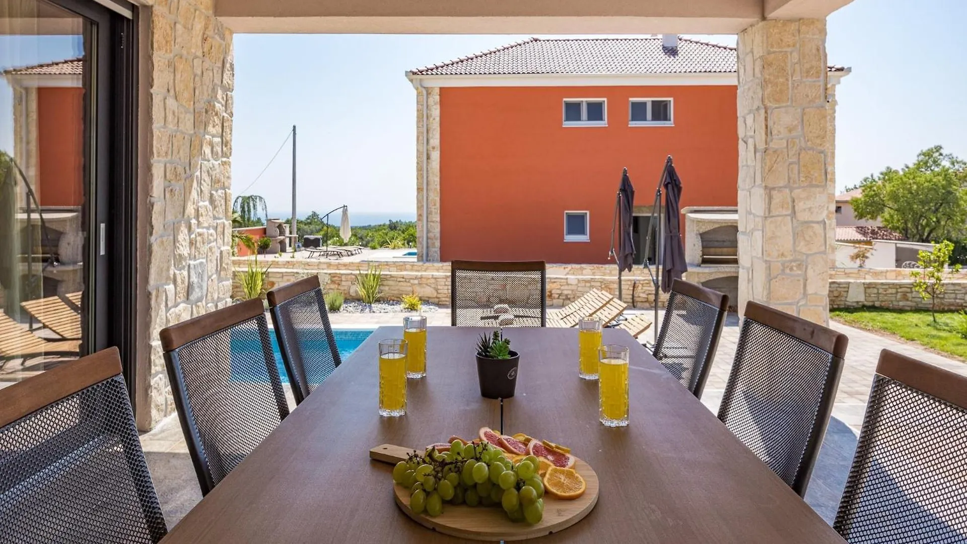Enchanting Villa West With Pool And Jacuzzi Krnica Croatia