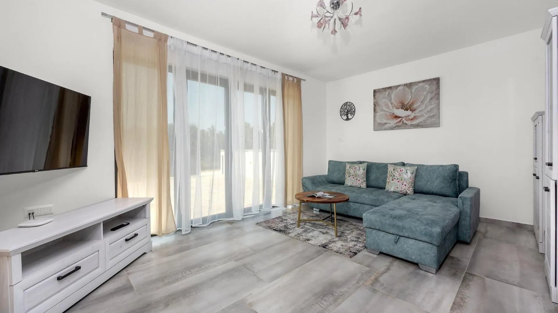 Enchanting Villa West With Pool And Jacuzzi Krnica