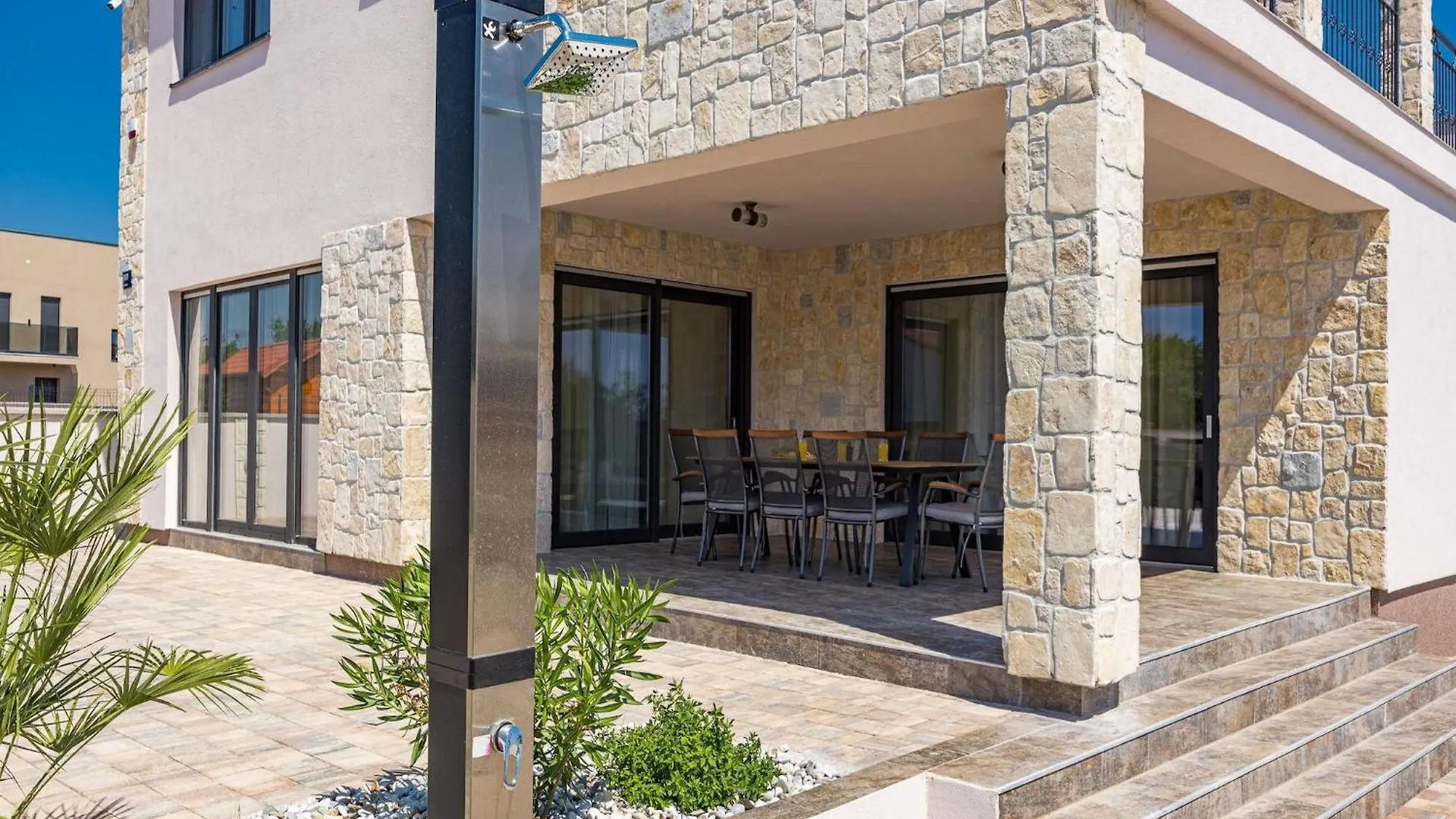 Enchanting Villa West With Pool And Jacuzzi Krnica 0*,