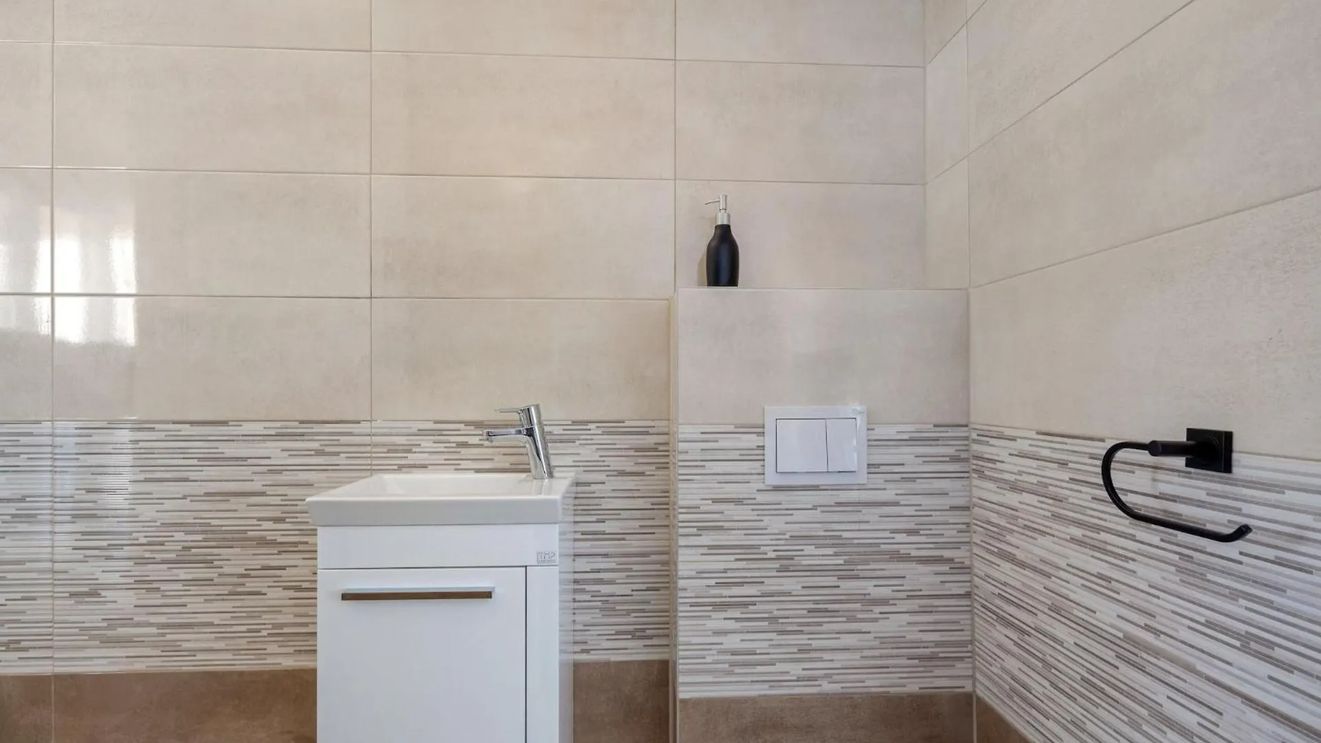Enchanting Villa West With Pool And Jacuzzi Krnica
