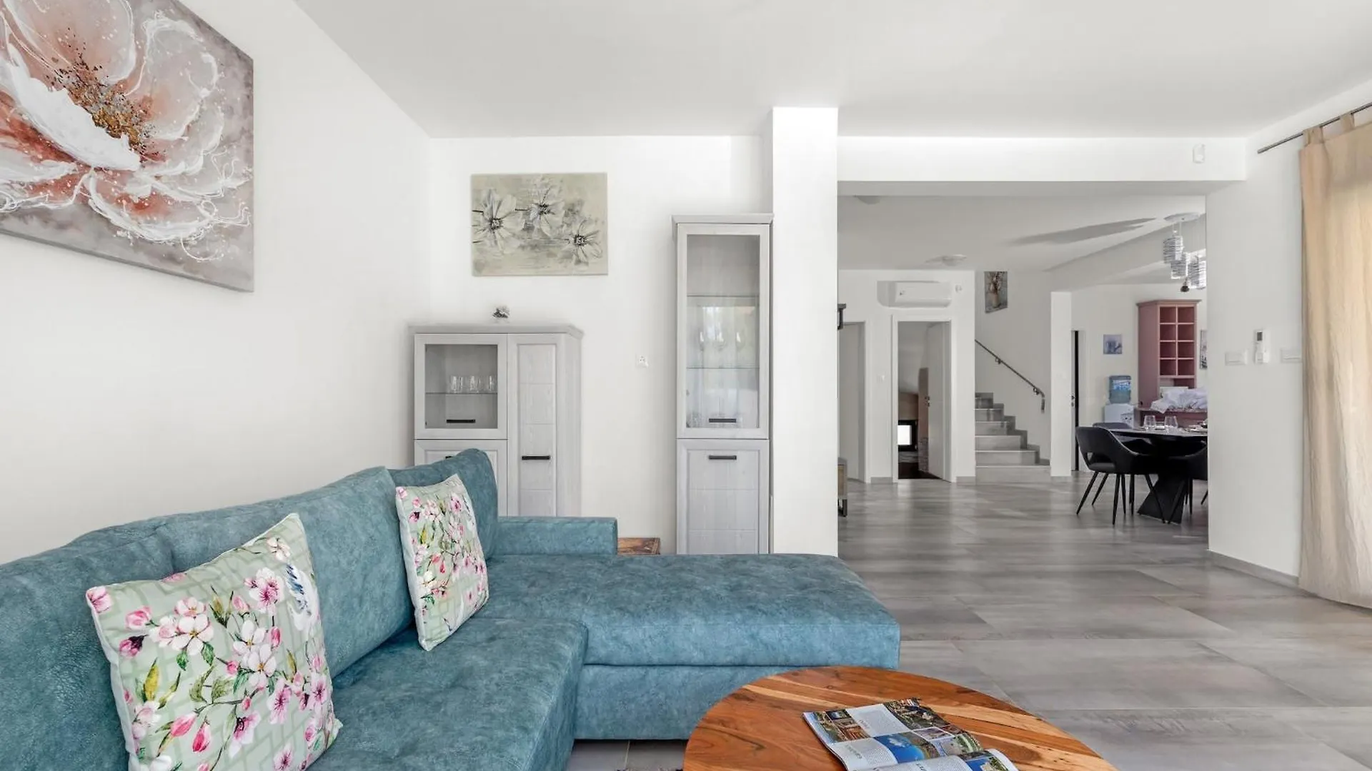 Enchanting Villa West With Pool And Jacuzzi Krnica