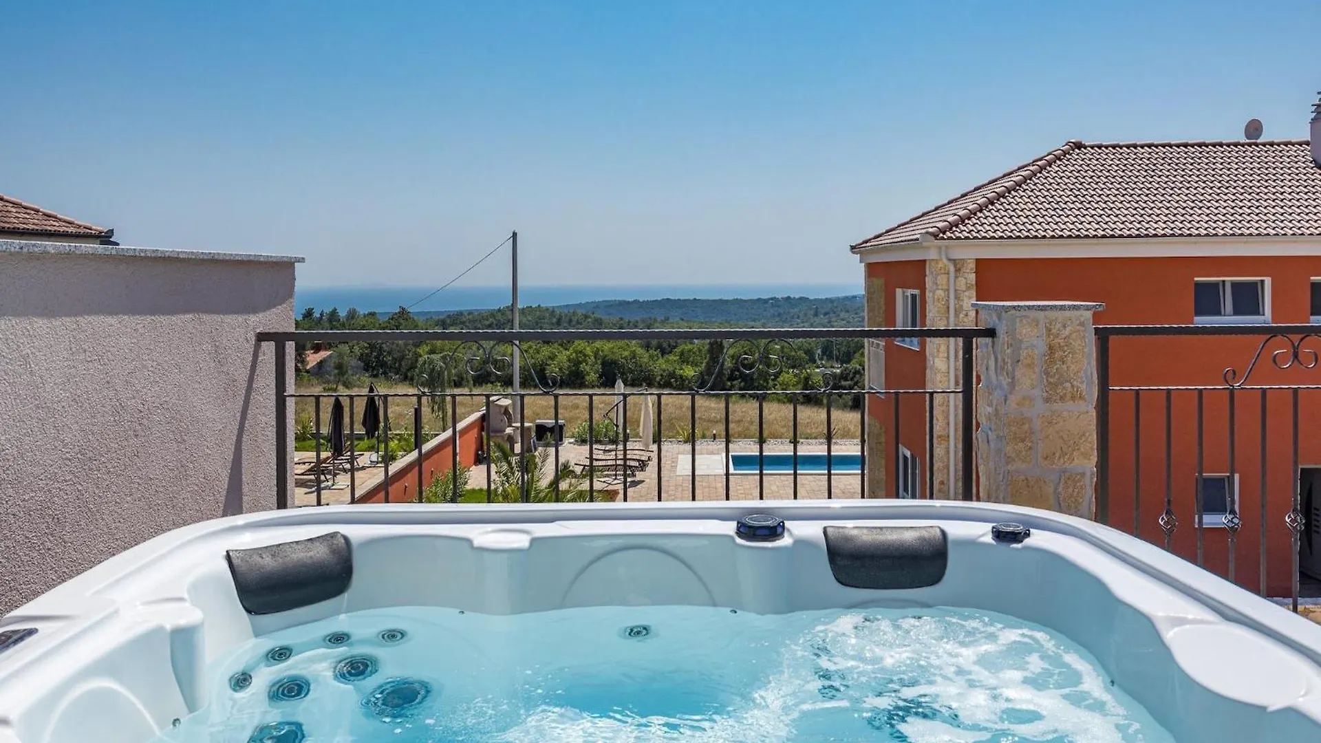 Enchanting Villa West With Pool And Jacuzzi Krnica