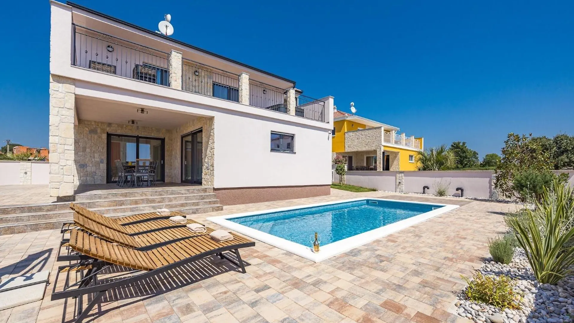 Enchanting Villa West With Pool And Jacuzzi Krnica 0*,  Croatia