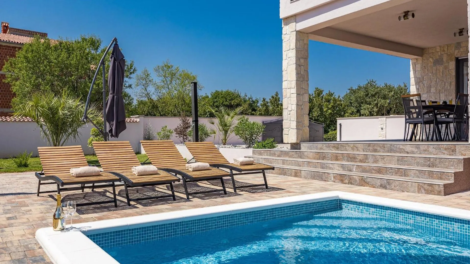 Enchanting Villa West With Pool And Jacuzzi Krnica