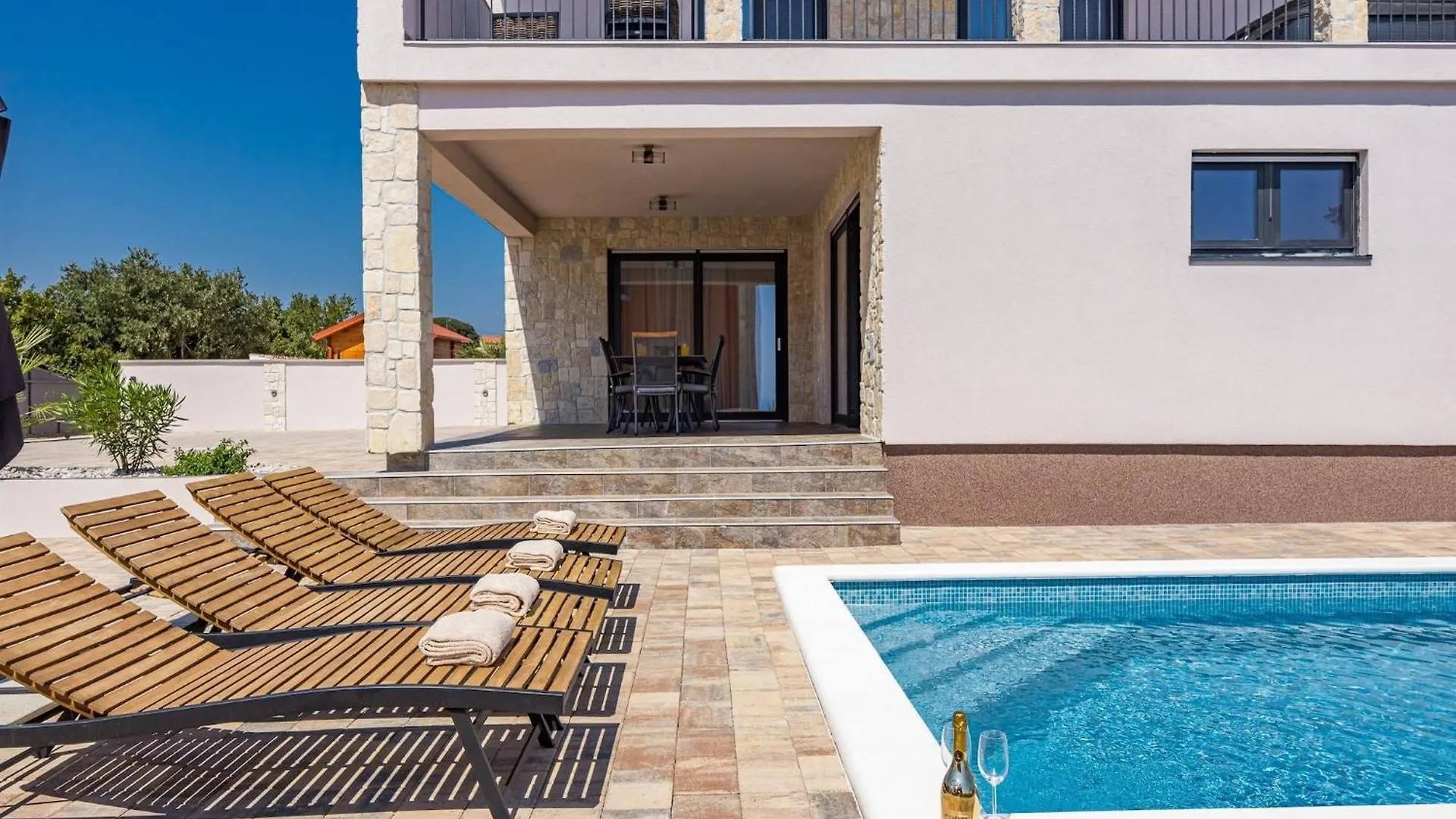 Enchanting Villa West With Pool And Jacuzzi Krnica Croatia